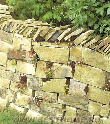Стена из тесаного йоркширского камня
