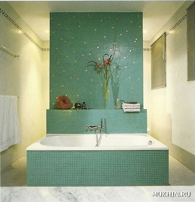 отделка стен ванны мозаикой