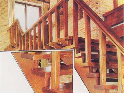 Деревянная лестница на косоурах с двумя промежуточными площадками в "деревенском" стиле
