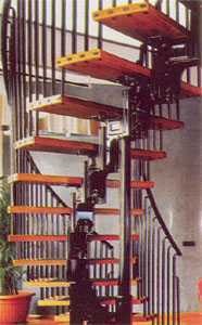 Винтовая лестница на металлическом трансформируемом косоуре с центральной стойкой